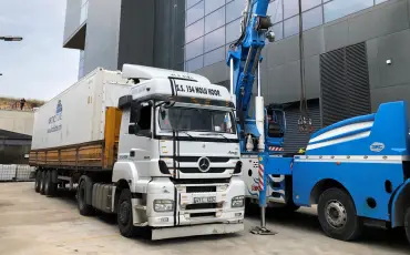 Delivery of temperature-controlled container for on-site carbon fiber storage, supporting aerospace production with reliable –18°C cold chain infrastructure.