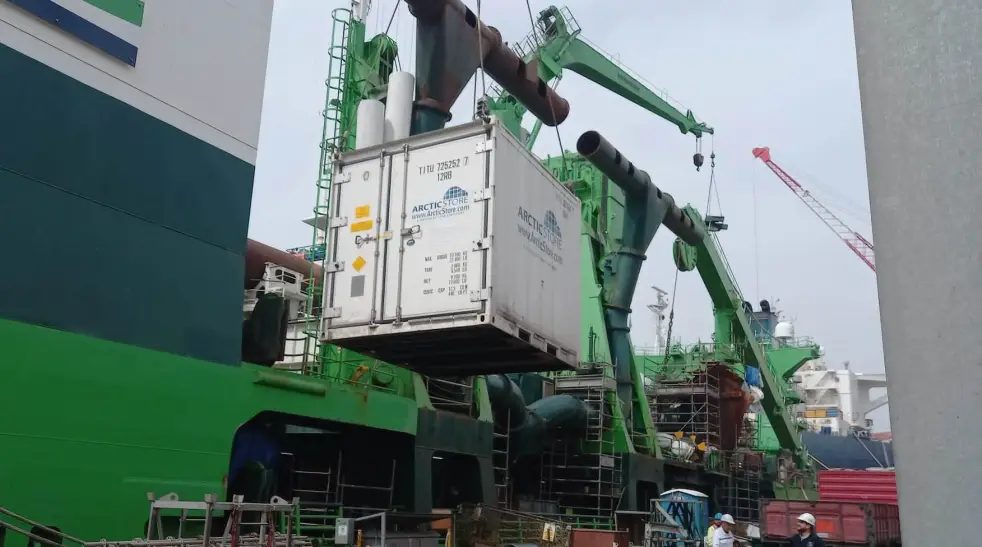 Shipyards in Turkey implemented temperature-controlled containers to store battery systems safely at +15°C to +20°C, ensuring performance and operational efficiency without building new infrastructure.